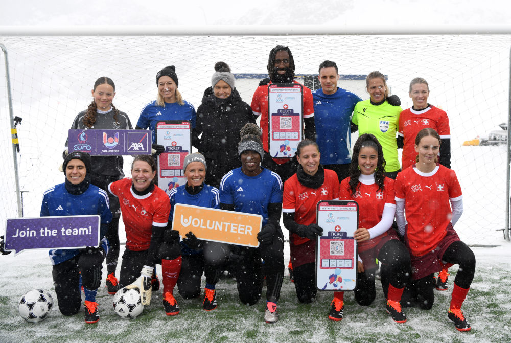 新华社记者, 表演赛而热, 者提供更多